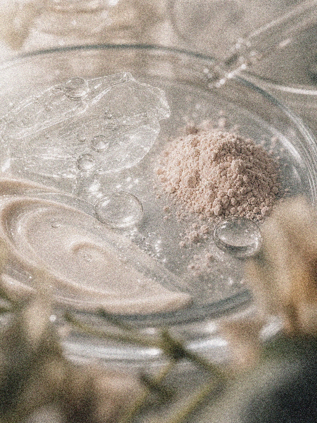 NEVARI H-Matrix Concealer - 05 Light Cool grainy scientific ingredient editorial image